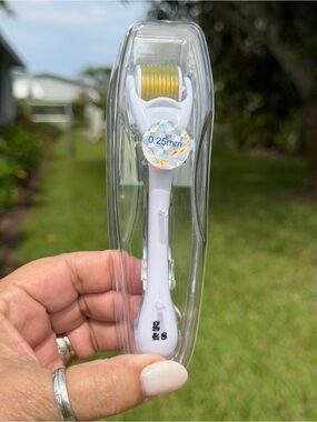 GRACE & STELLA White Microneedle Roller 0.25mm and Serum